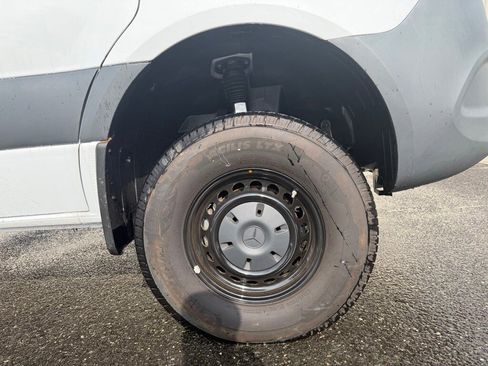 Used 2024 Mercedes-Benz Sprinter 2500 image 5