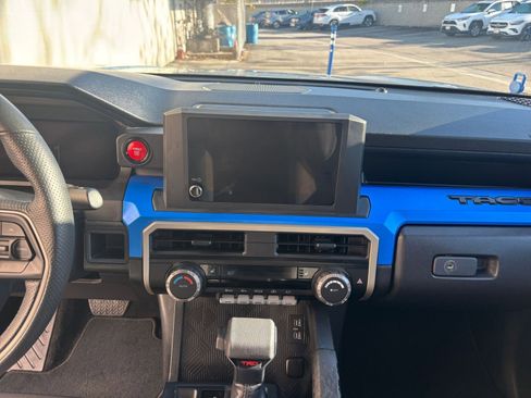 Used 2025 Toyota Tacoma TRD Off-Road image 18