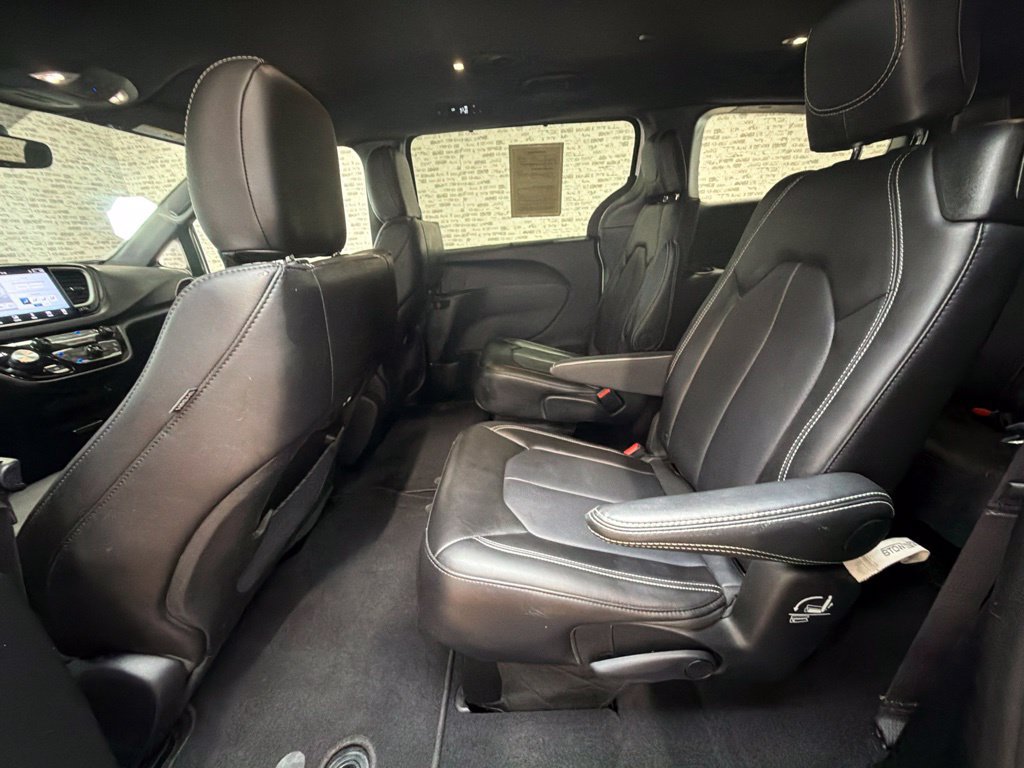 Used 2026 Chrysler Pacifica Select FWD image 15