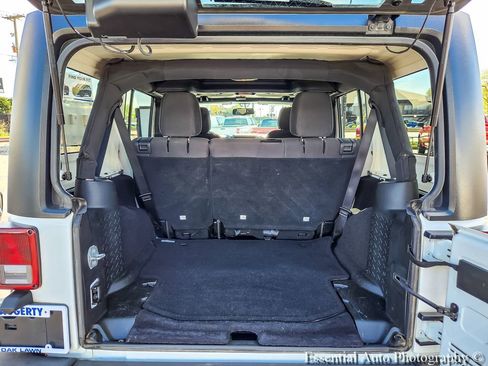 Used 2018 Jeep Wrangler Unlimited Sport S AWD/4WD image 14