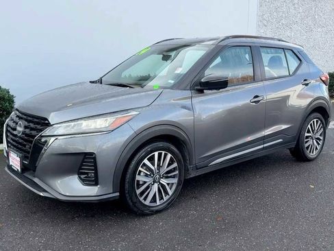 Certified 2024 Nissan Kicks SR image 3