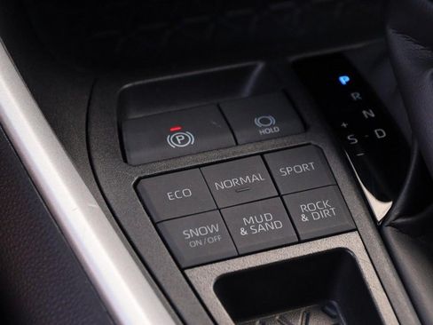 Used 2025 Toyota RAV4 XLE w/ Weather Package AWD/4WD image 18