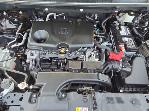 Used 2021 Toyota RAV4 LE AWD/4WD image 13