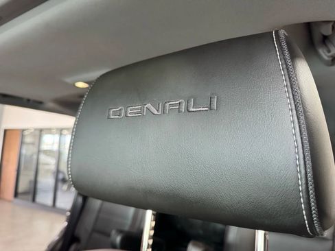 Used 2016 GMC Yukon Denali w/ Enhanced Security Package image 12