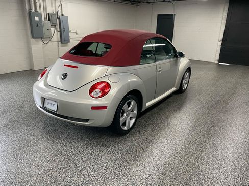 Used 2009 Volkswagen Beetle Blush FWD image 5