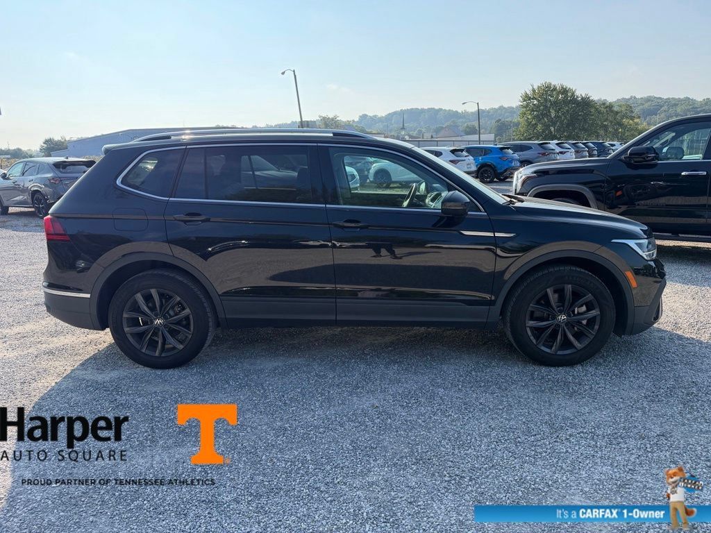 Used 2024 Volkswagen Tiguan SE w/ Panoramic Sunroof Package FWD image 5