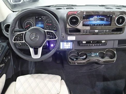 Used 2024 Mercedes-Benz Sprinter 3500 image 14