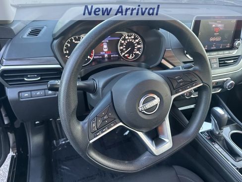 Used 2023 Nissan Altima 2.5 SV image 11
