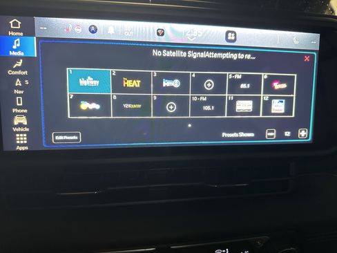 Used 2024 Jeep Wrangler Unlimited Rubicon w/ Technology Group image 25