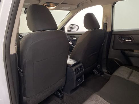 Used 2024 Nissan Rogue SV image 16