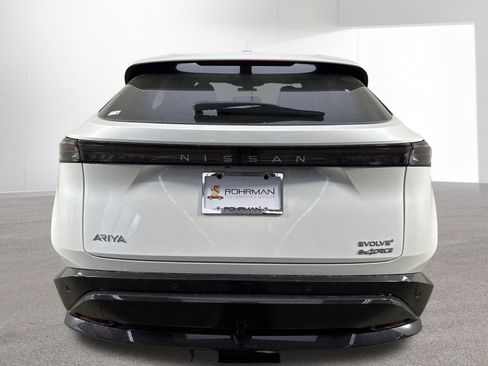 New 2025 Nissan Ariya AWD image 33