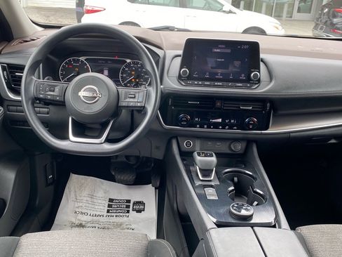 Used 2022 Nissan Rogue SV image 7
