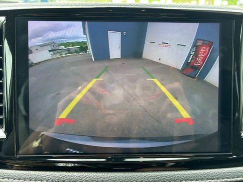 Used 2023 Chrysler Pacifica Limited FWD image 36