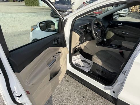 Used 2019 Ford Escape SE image 11