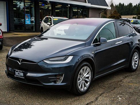 Used 2019 Tesla Model X 75D image 4