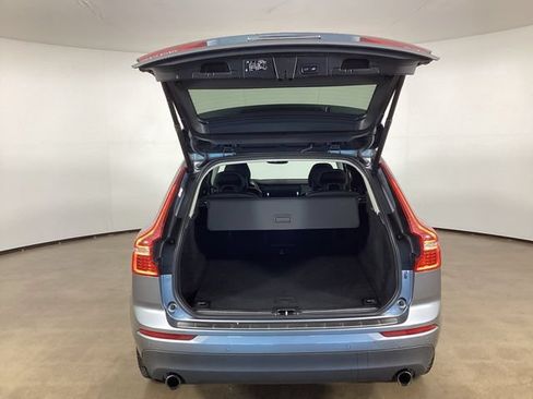 Used 2018 Volvo XC60 T5 Momentum w/ Vision Package AWD/4WD image 12