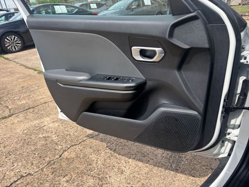 Used 2025 Kia K4 FWD image 18