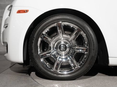 Used 2015 Rolls-Royce Ghost RWD image 21