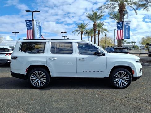 Used 2023 Jeep Grand Wagoneer Series III image 4