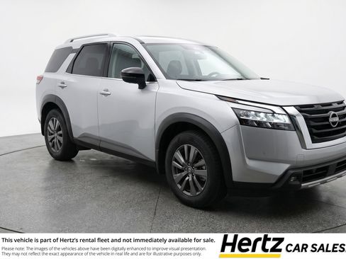 Used 2025 Nissan Pathfinder SV FWD image 1