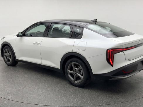 Used 2025 Kia K4 LXS FWD image 6