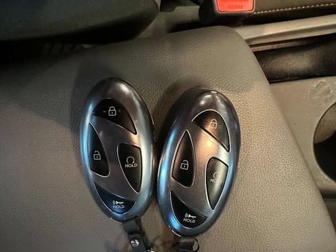 Used 2025 Hyundai Elantra Sport FWD image 17