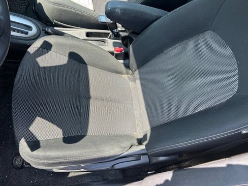 Used 2018 Nissan Versa SV FWD image 11