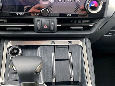 Used 2025 Lexus GX 550 w/ Accessory Package (2T) image 33