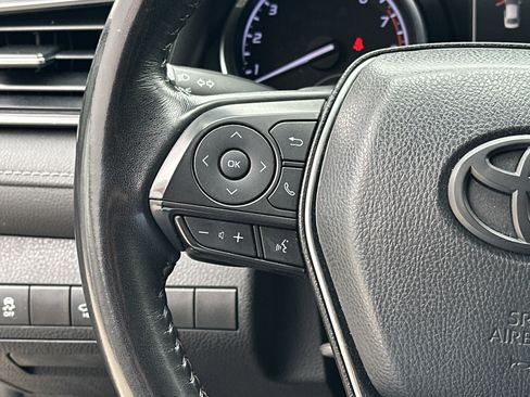 Used 2019 Toyota Camry SE FWD image 18