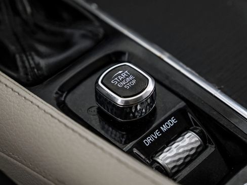 Used 2020 Volvo XC90 T5 Momentum image 21