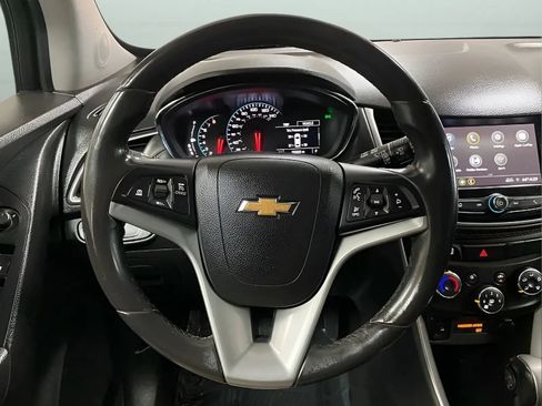 Used 2019 Chevrolet Trax LT w/ LT Convenience Package AWD/4WD image 17