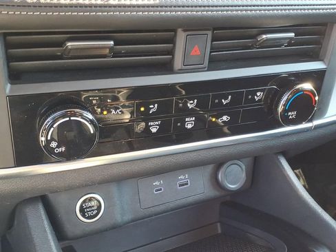 Used 2023 Nissan Rogue S AWD/4WD image 19