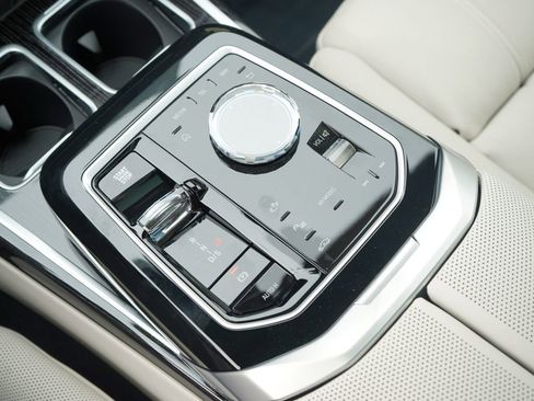 New 2026 BMW 750e xDrive 750e xDrive w/ Premium Package image 20