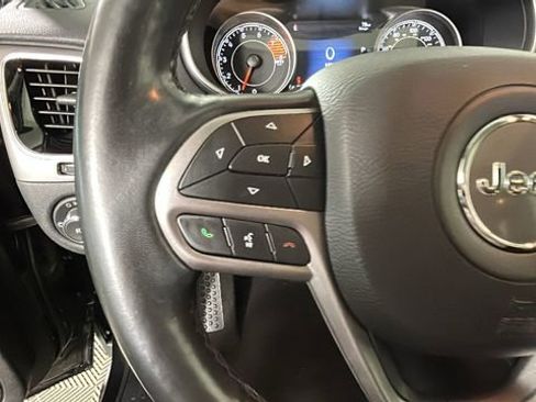 Used 2020 Jeep Cherokee Limited AWD/4WD image 16