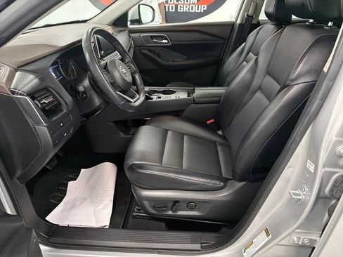 Used 2021 Nissan Rogue SV w/ Premium Package FWD image 9