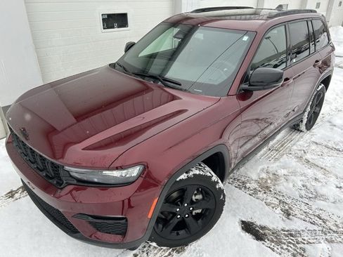 Certified 2025 Jeep Grand Cherokee Limited w/ Black Appearance Package image 1