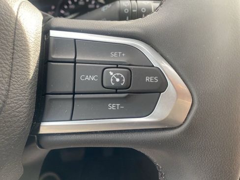 Used 2024 Jeep Compass Latitude image 20