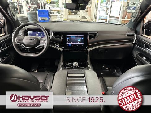Used 2024 Jeep Wagoneer 4WD w/ Premium Group I image 11