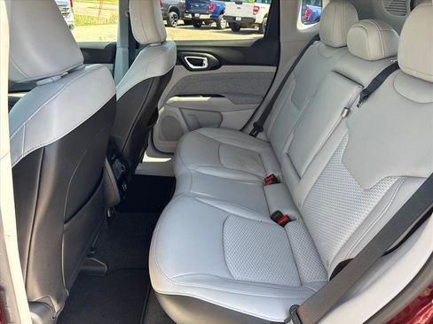 Used 2022 Jeep Compass Latitude AWD/4WD image 9