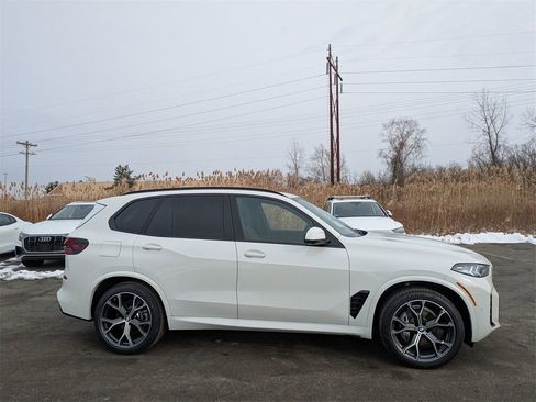 New 2026 BMW X5 xDrive40i w/ M Sport Package image 2