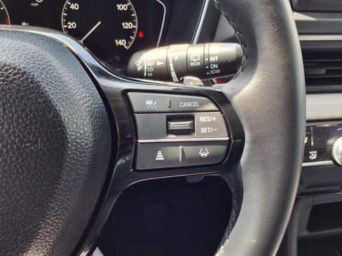 Used 2025 Honda Pilot EX-L image 17