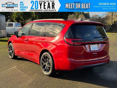 New 2026 Chrysler Pacifica Limited w/ S Appearance Package image 4