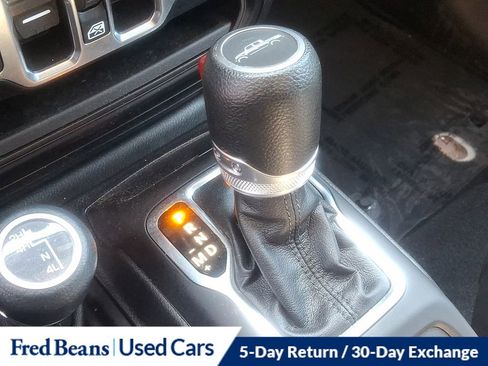 Used 2023 Jeep Gladiator Sport AWD/4WD image 15