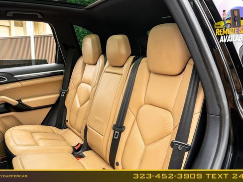 Used 2018 Porsche Cayenne Platinum Edition w/ Premium Package AWD/4WD image 16