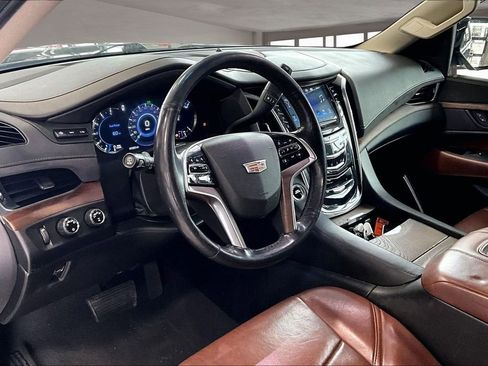 Used 2019 Cadillac Escalade Premium Luxury image 15