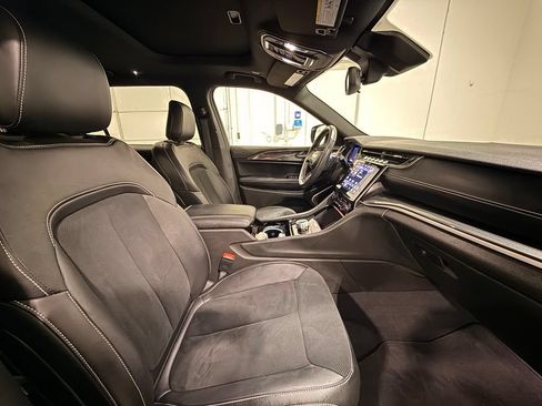 Used 2021 Jeep Grand Cherokee L Laredo RWD image 32