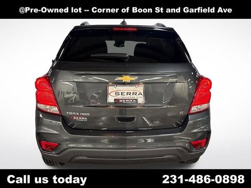 Used 2018 Chevrolet Trax LT w/ LT Convenience Package image 4