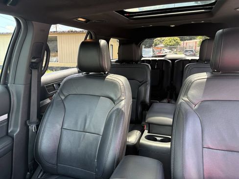 Used 2018 Ford Explorer Limited w/ Ford Safe & Smart Package FWD image 15