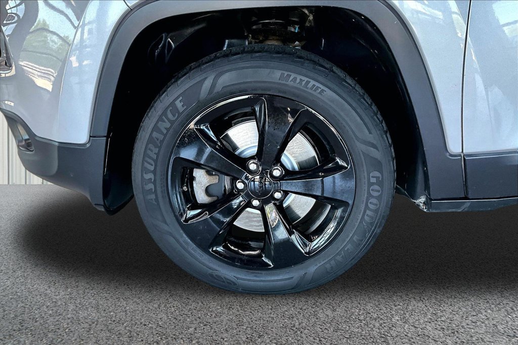Used 2018 Jeep Cherokee Latitude w/ Altitude Package AWD/4WD image 33