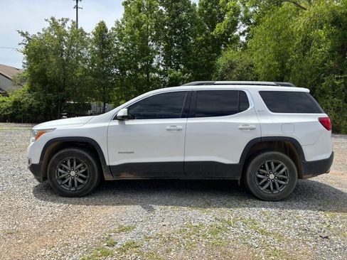 Used 2018 GMC Acadia SLT FWD image 2